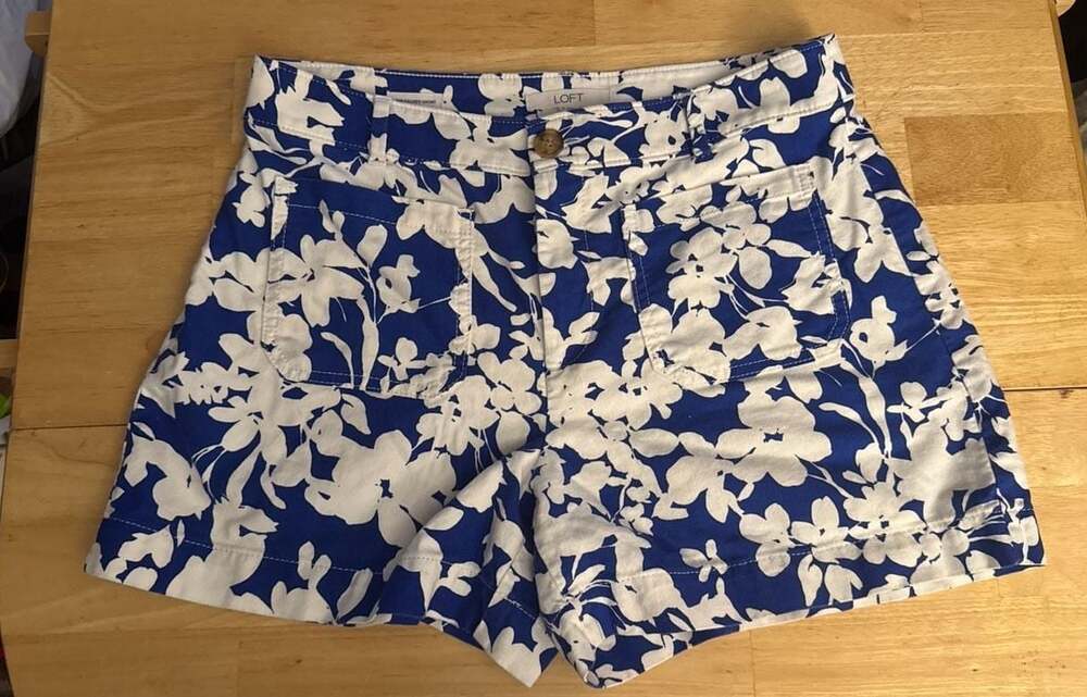 LOFT The Palmer Short Blue White Floral Print Size 8